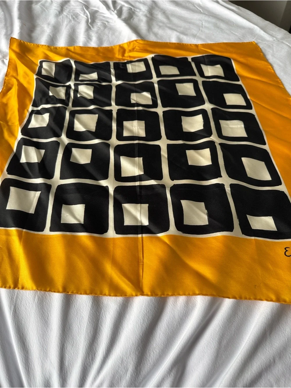 Echo square silk